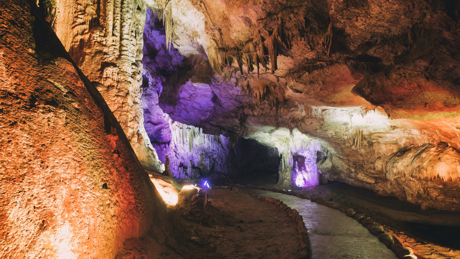 las mejores cuevas para visitar en España